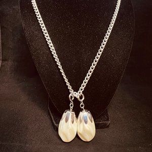 Sarah Coventry Chunky Silver Tone Necklace W/2 Large Faux Pearl Charms (3854)